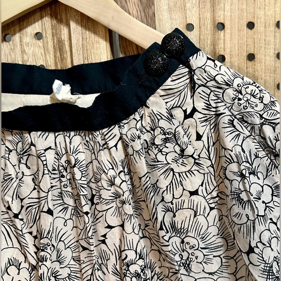 Edme & Esyllte VINTAGE ANTHROPOLOGIE FLORAL BEADED SKIRT EMBROIDERED Red Black - Picture 6 of 6